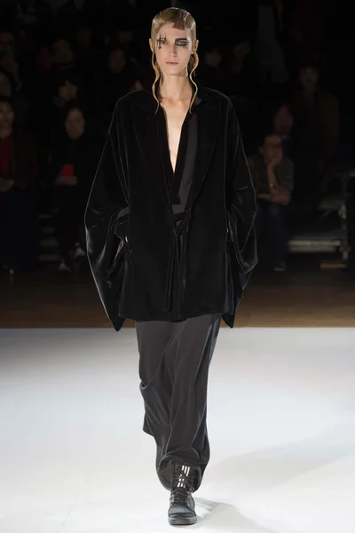 Look 17